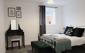 Didcot - Private Flat With Garden & Parking 08
